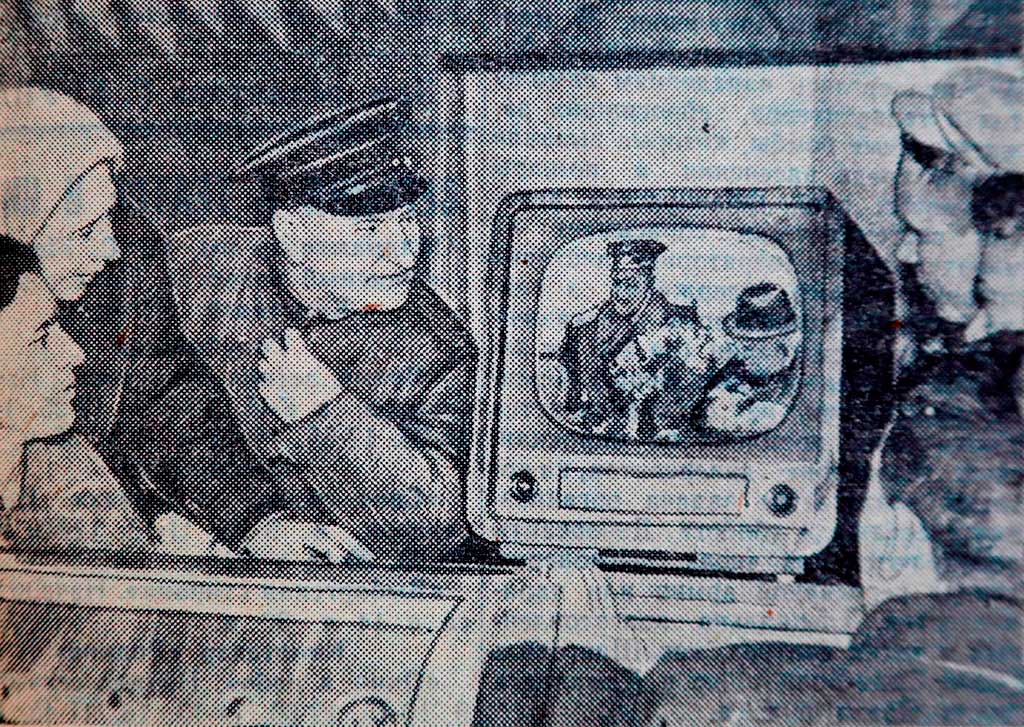 Портрет космонавта № 1, переснятый с экрана телевизора