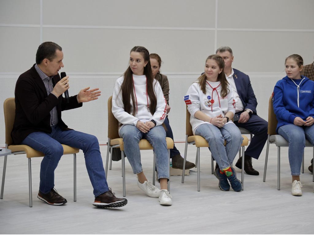 Вячеслав Гладков предложил реализовать 5 000 инициатив белгородских школьников