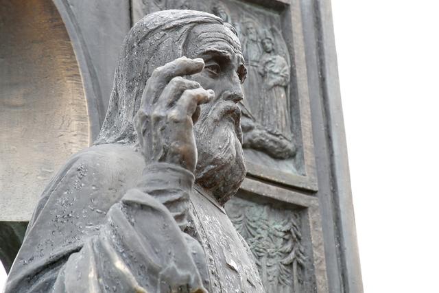 В Белгороде открыли памятник Серафиму Саровскому и памятный хачкар