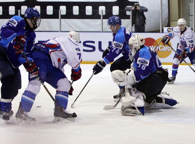 Белгородские хоккеисты обыграли вице-чемпионов прошлого сезона