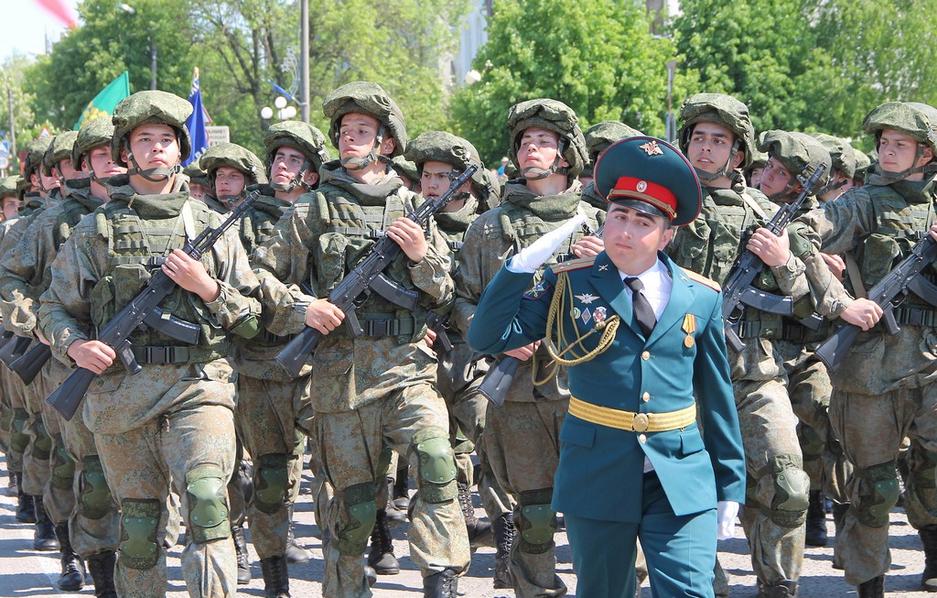 Валуйчане отметили День Победы военным парадом и шествием «Бессмертного полка» - Изображение 10