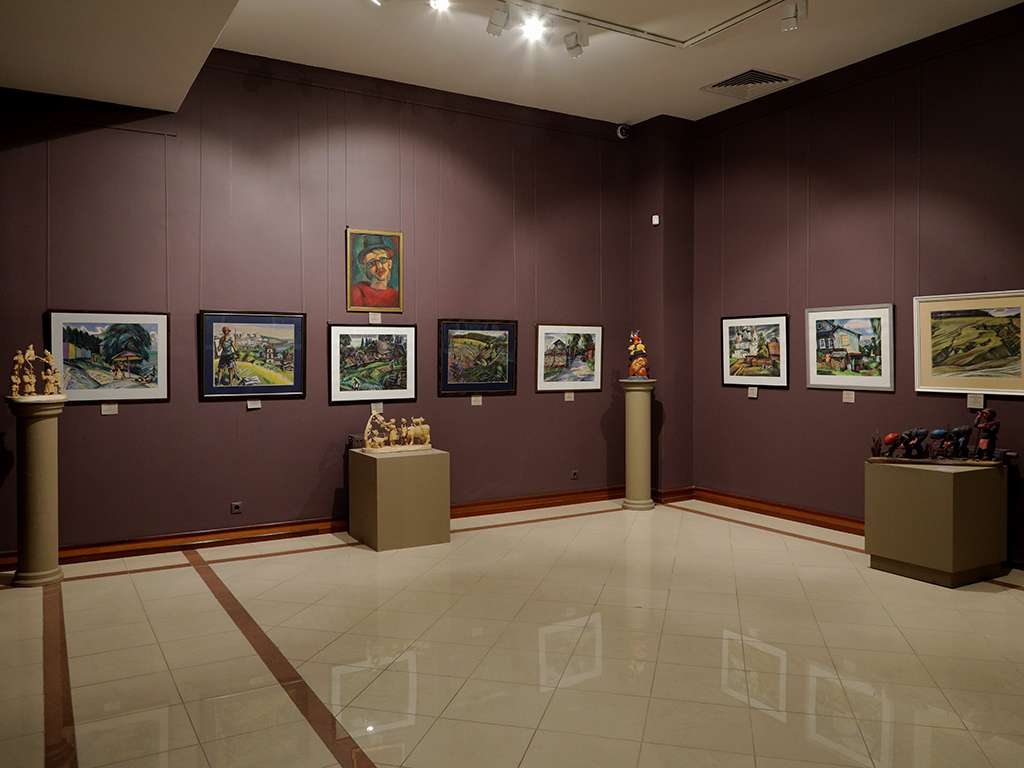 В Белгороде открылась выставка к 65-летию художника Владимира Аксёнова