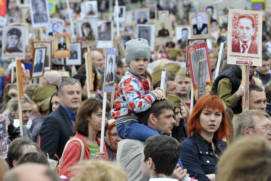 Около 70 тысяч белгородцев прошли в «Бессмертном полку» - Изображение 36