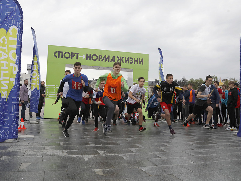 Легкоатлетическую эстафету Победы в Белгороде пробежали около 500 человек