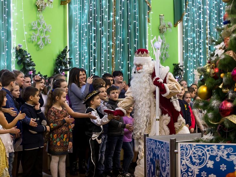 В Белгороде на первой губернаторской ёлке побывали 330 детей