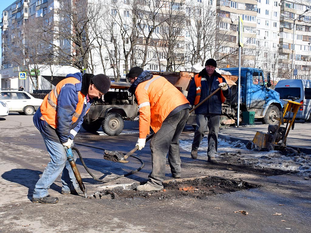 В Старом Осколе на ямочный ремонт дорог выделили в этом году 9,7 млн рублей