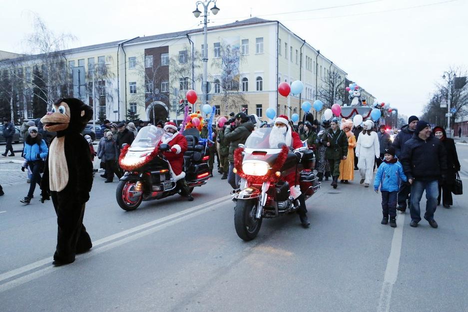 Как в Белгороде прошёл парад Дедов Морозов - Изображение 27