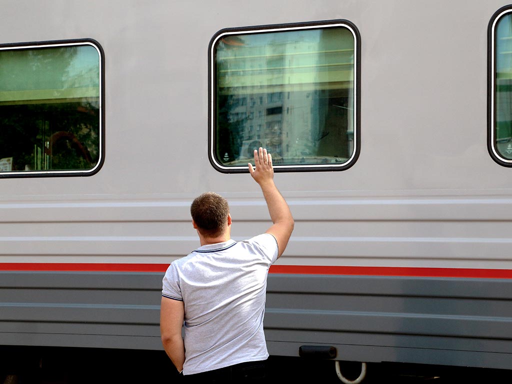 Почему нет прямого поезда. Поезд Белгород. Поезд Белгород Москва. Электричка фото. Поезд Белогорье.