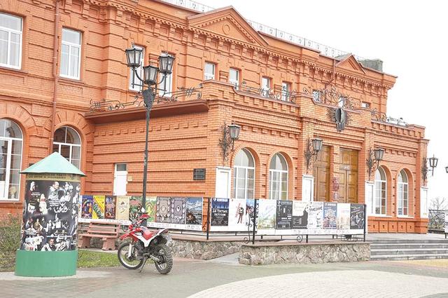 Старооскольскому театру для детей и молодёжи присвоили имя Бориса Равенских