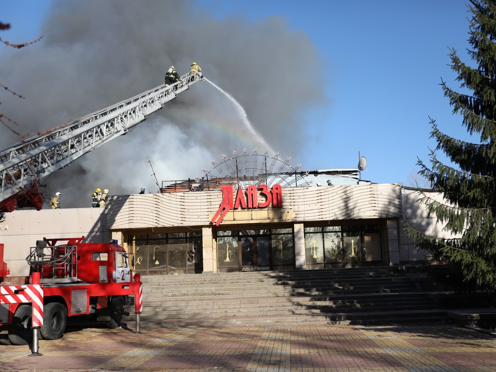 В центре Белгорода горит бывший клуб «Плаза»