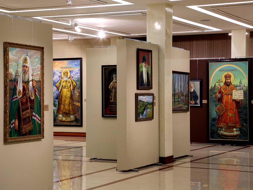 В Белгороде открыли крупную выставку православного художника Филиппа Москвитина