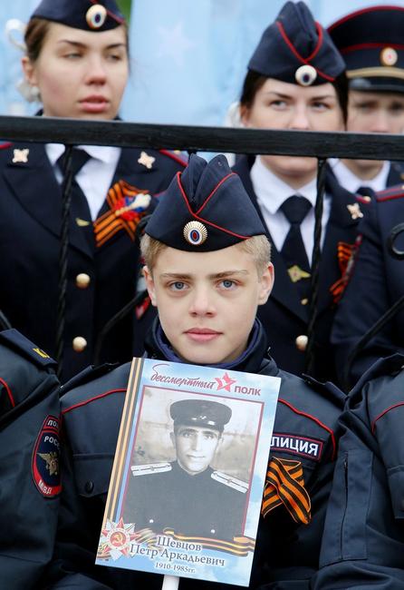 В Белгороде прошёл парад в честь Великой Победы - Изображение 16