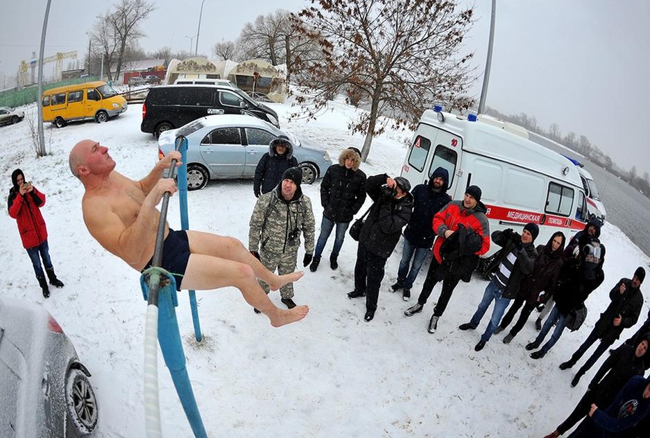 87 человек выступили на открытом первенстве по зимнему плаванию в Белгороде - Изображение 14