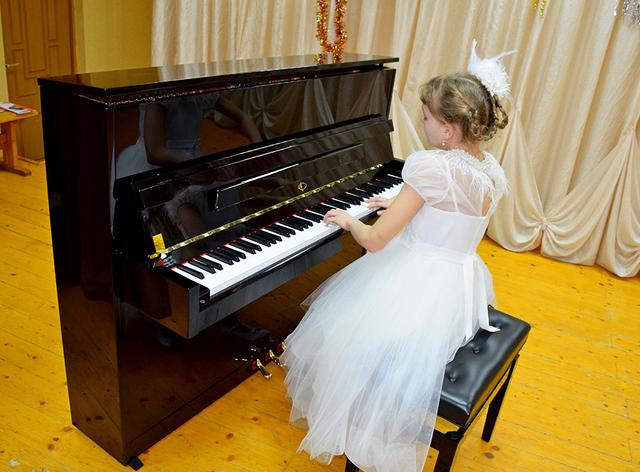 Музыкальные школы Старого Оскола получили 12 пианино по федеральной программе