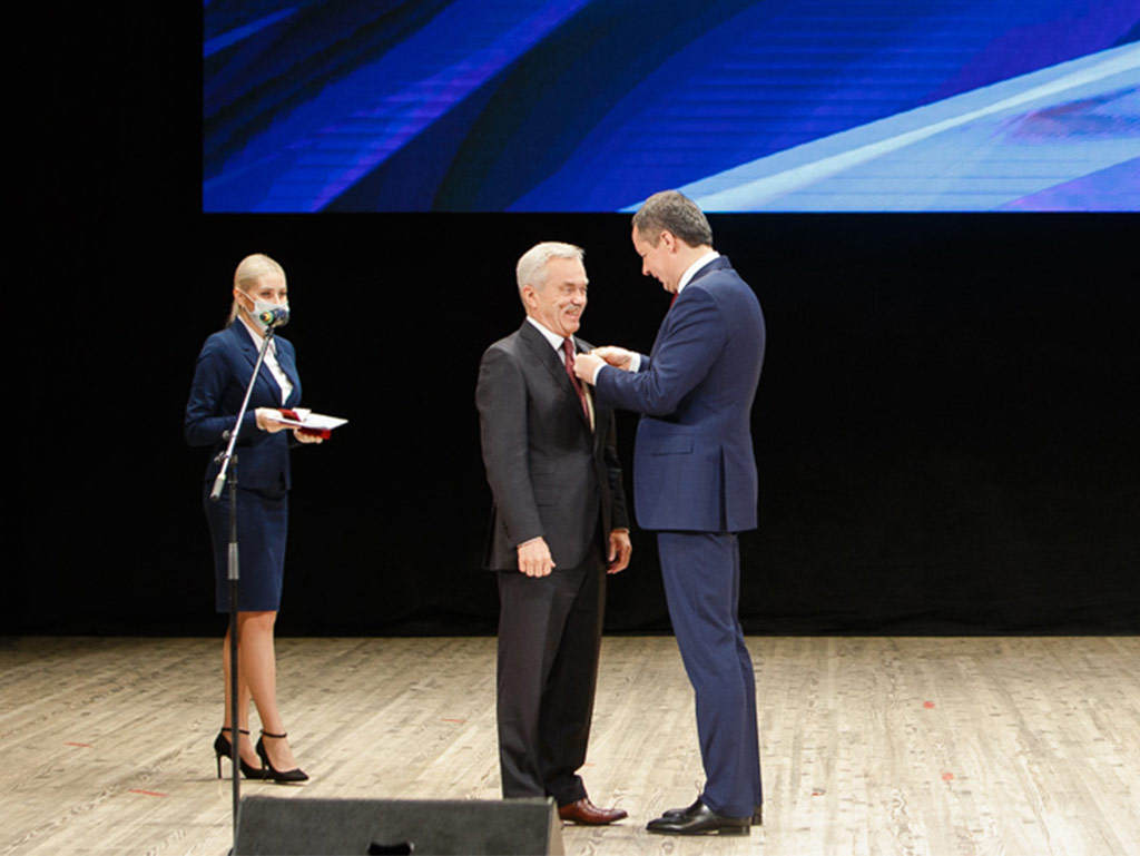 Глава региона вручил белгородцам государственные и областные награды