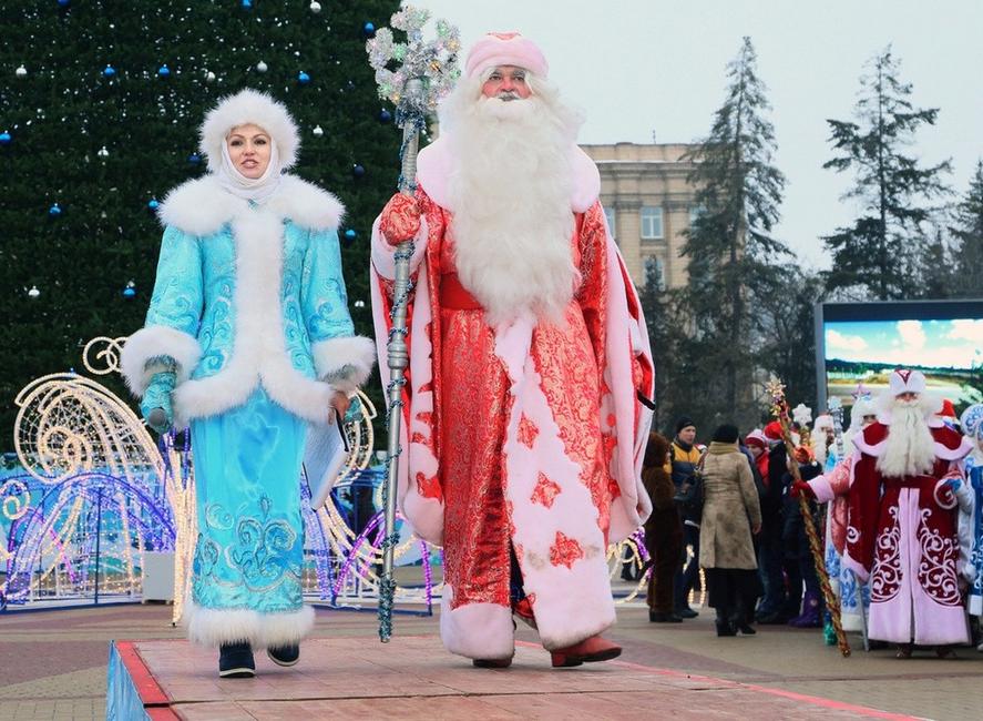 В Белгороде в 15-й раз прошёл парад Дедов Морозов  - Изображение 10