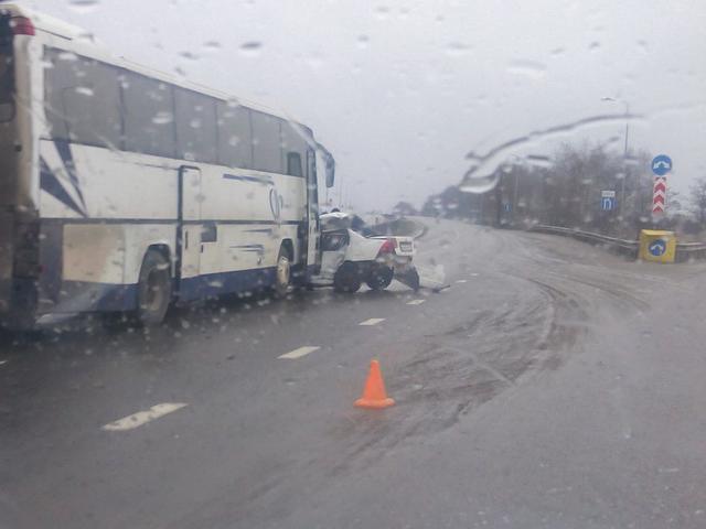 На трассе между Белгородом и Корочей пассажирский автобус столкнулся с иномаркой
