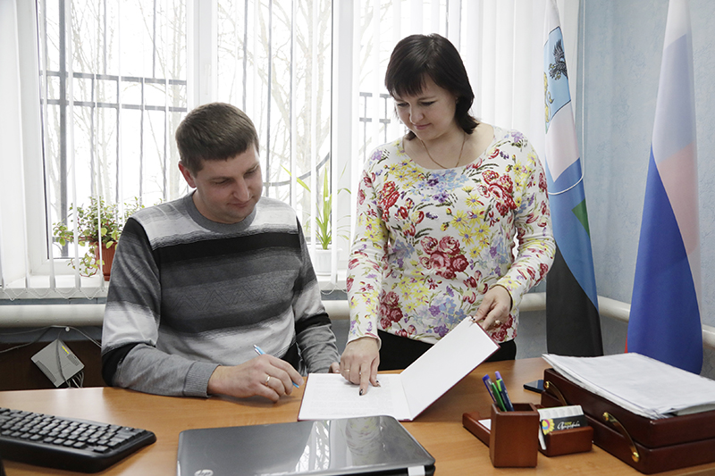 Глава Варваровской территориальной администрации Алексей Семченко и Наталья Киянова