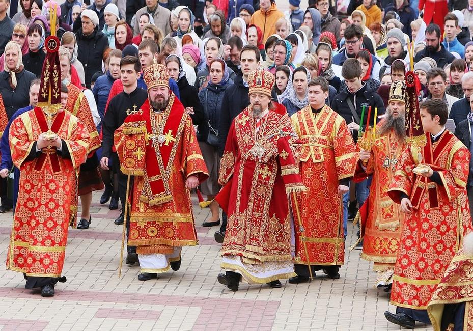В Белгороде прошёл крестный ход с Благодатным огнём  - Изображение 13