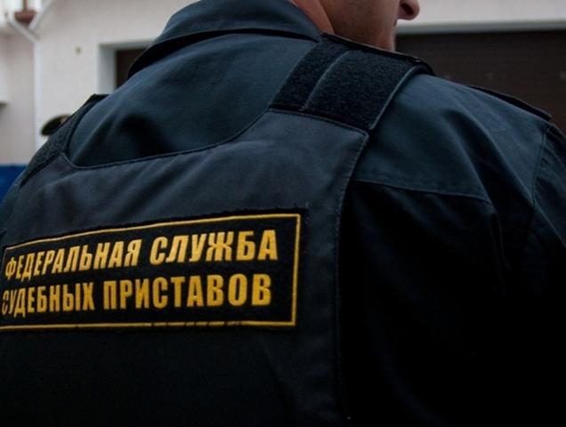 В Белгороде алиментщик, убегая от приставов, выпрыгнул в окно