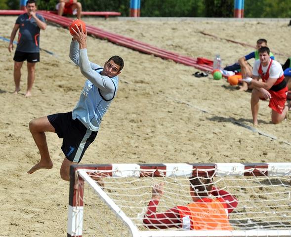 Два белгородца выступят на чемпионате мира по пляжному гандболу