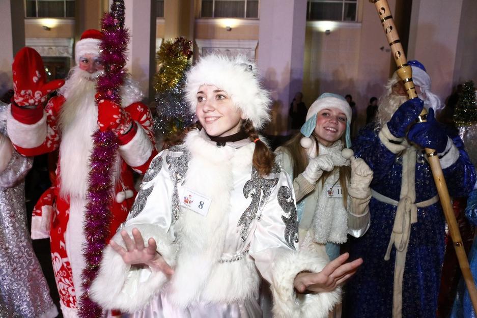 Как в Белгороде прошёл парад Дедов Морозов - Изображение 8