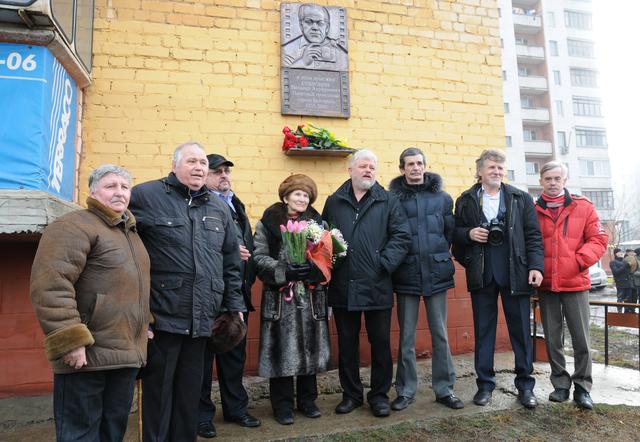 В Белгороде открыли мемориальную доску Виталию Собровину