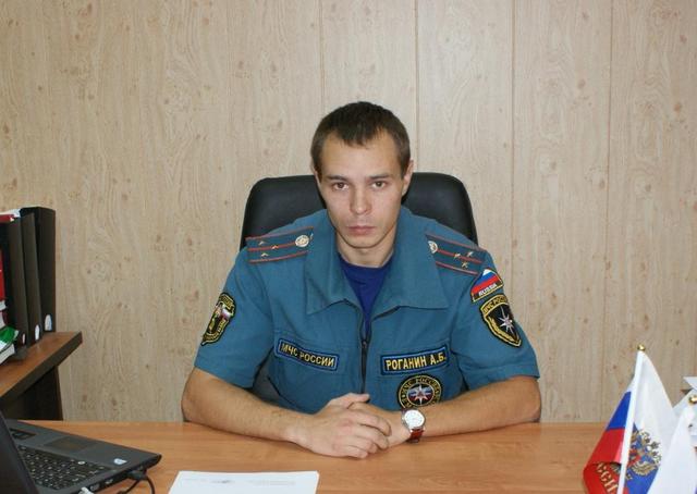 В Белгороде сотрудник МЧС спас провалившегося в колодец ребёнка