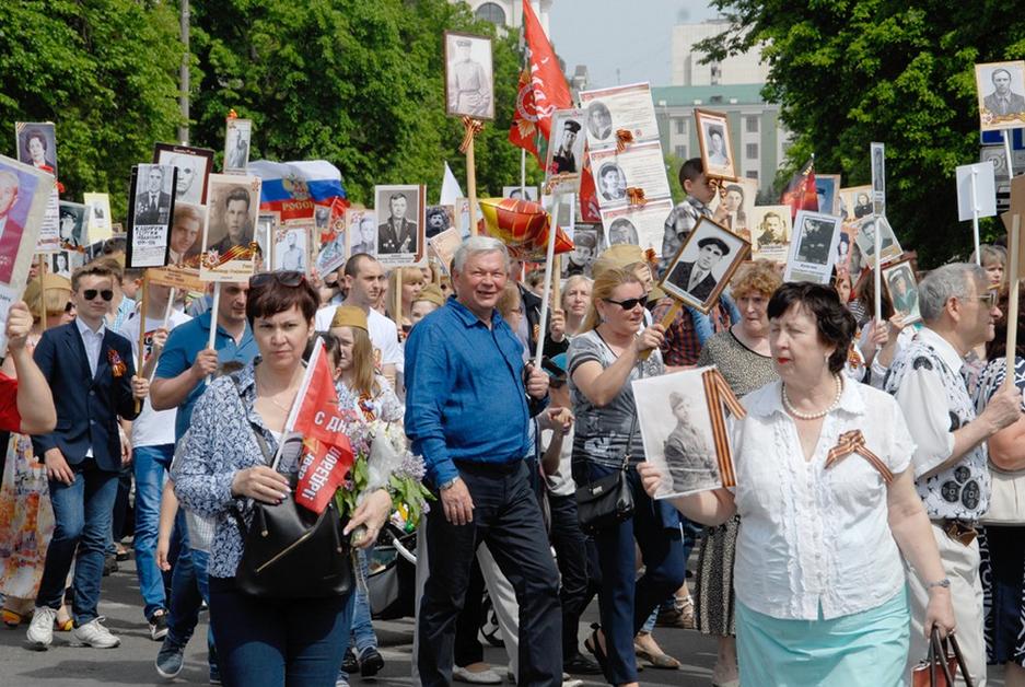 Кадры Дня Победы в Белгороде: парад и «Бессмертный полк» - Изображение 3