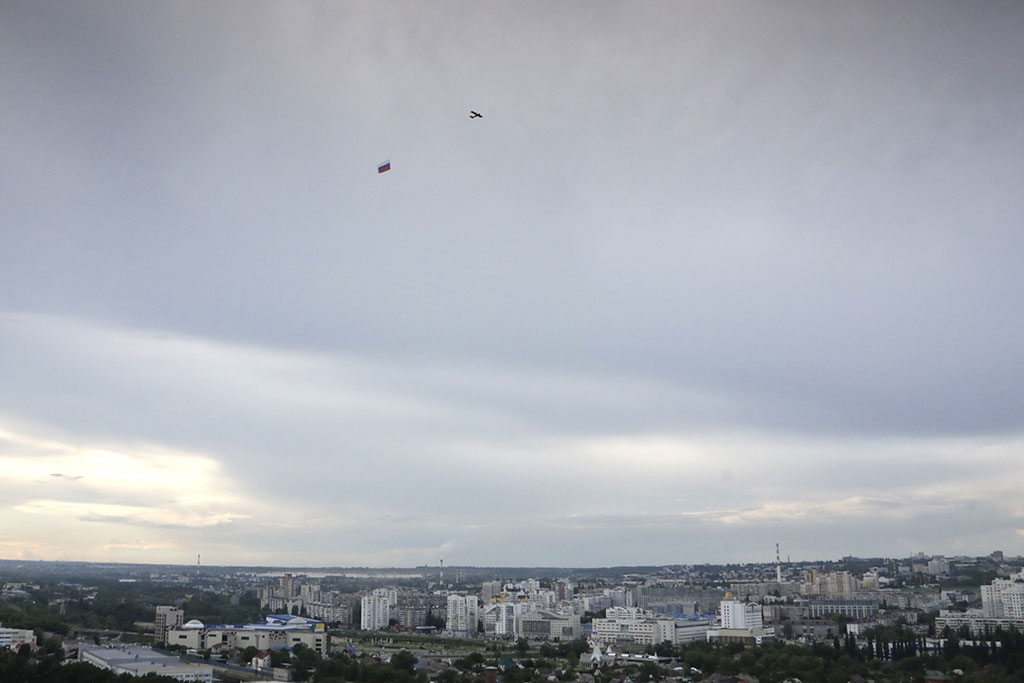 Сегодня в белгородское небо поднялся самолёт с пожеланиями ко Дню России