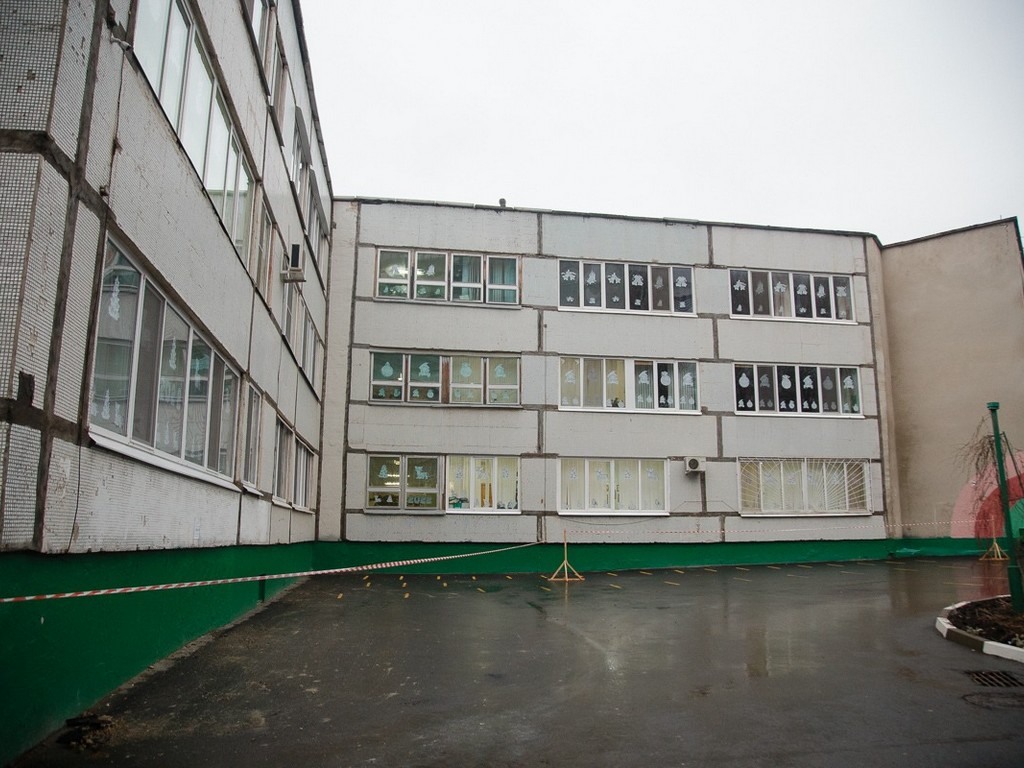 После частых жалоб родителей Вячеслав Гладков посетил школу № 46 в Белгороде