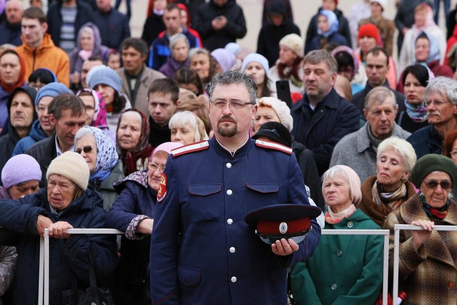 В Белгороде прошёл крестный ход с Благодатным огнём  - Изображение 9