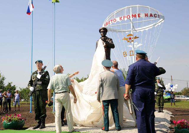 Памятник генералу армии Василию Маргелову открыли в Старом Осколе