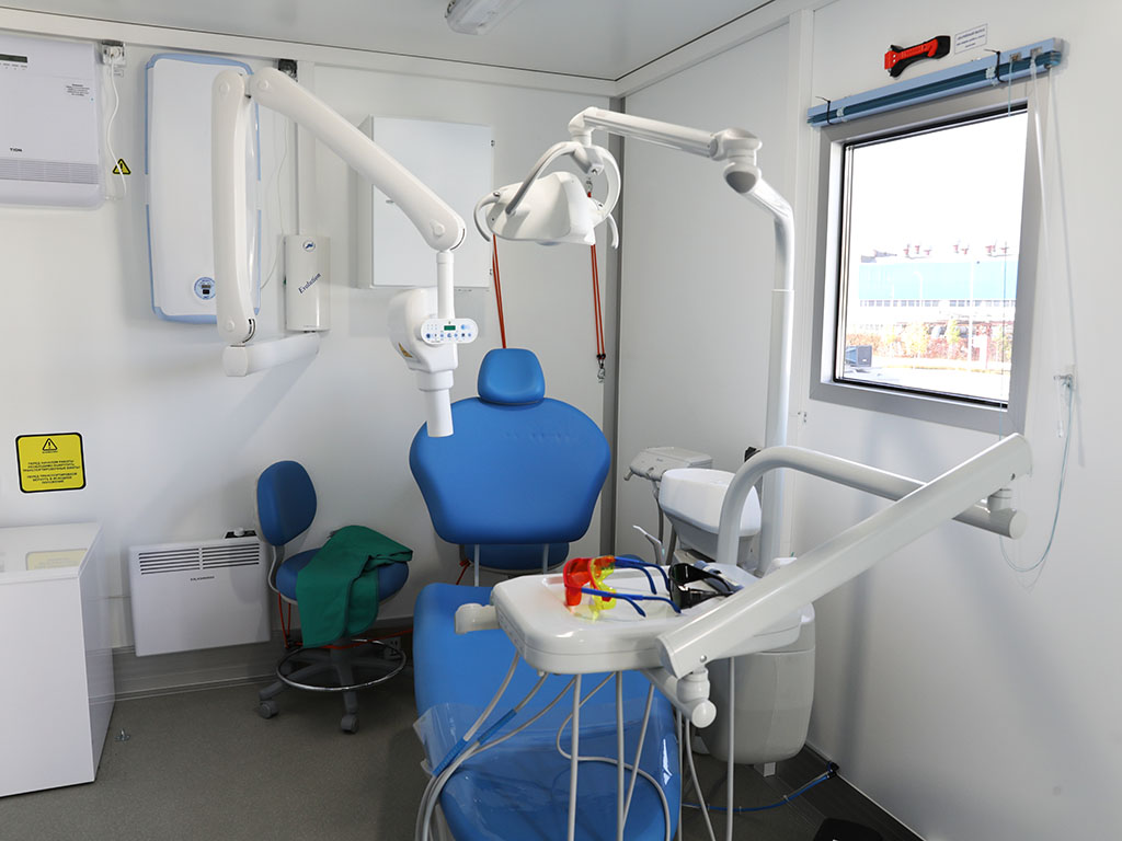 Белгородский мобильный стоматологический комплекс принял 200 бойцов в зоне СВО