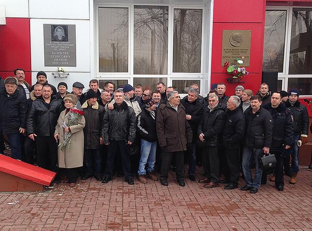 В Белгороде установили мемориальную доску в память о Валентине Иванове