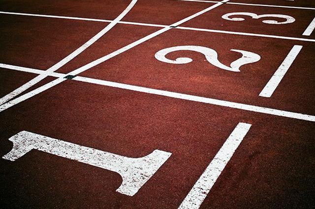 Белгородский легкоатлет установил рекорд области в прыжках с шестом