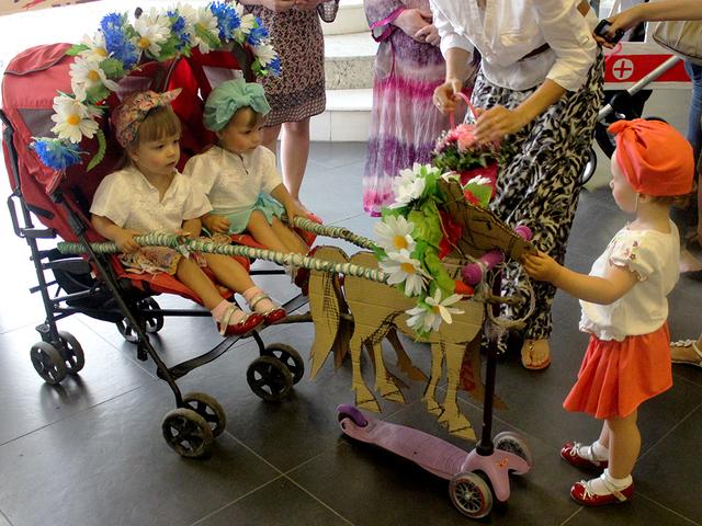В Белгороде выбрали самую красивую детскую коляску