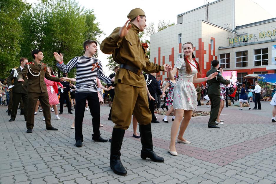 В Белгороде состоялся бал Победы под открытым небом - Изображение 15