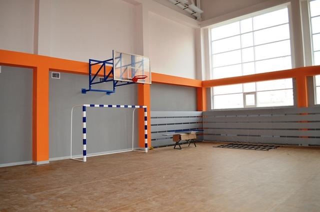 Жители микрорайона Луч могут бесплатно посещать спортзал в новой школе