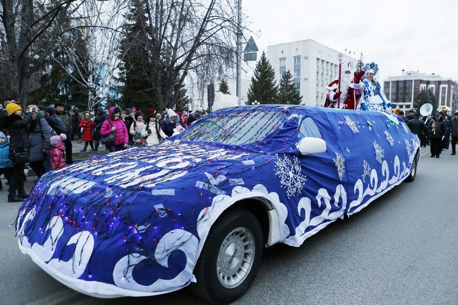 Как в Белгороде прошёл парад Дедов Морозов - Изображение 31