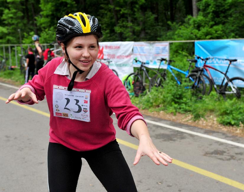 Около 50 белгородцев – любителей бега, роликовых коньков и велосипедов сразились в триатлоне - Изображение 15