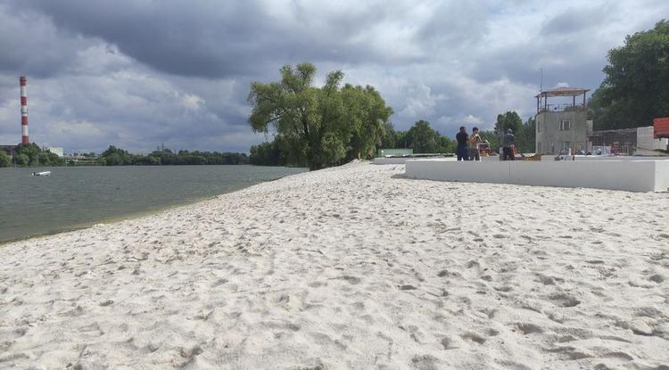 В Белгороде на пляж «Берега» завезут тысячу тонн белого песка