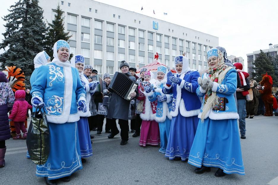 Как в Белгороде прошёл парад Дедов Морозов - Изображение 25