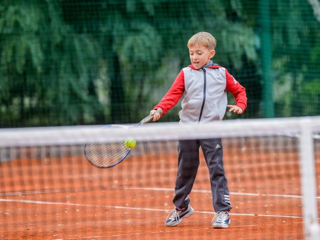 В Белгороде открыли первые грунтовые теннисные корты