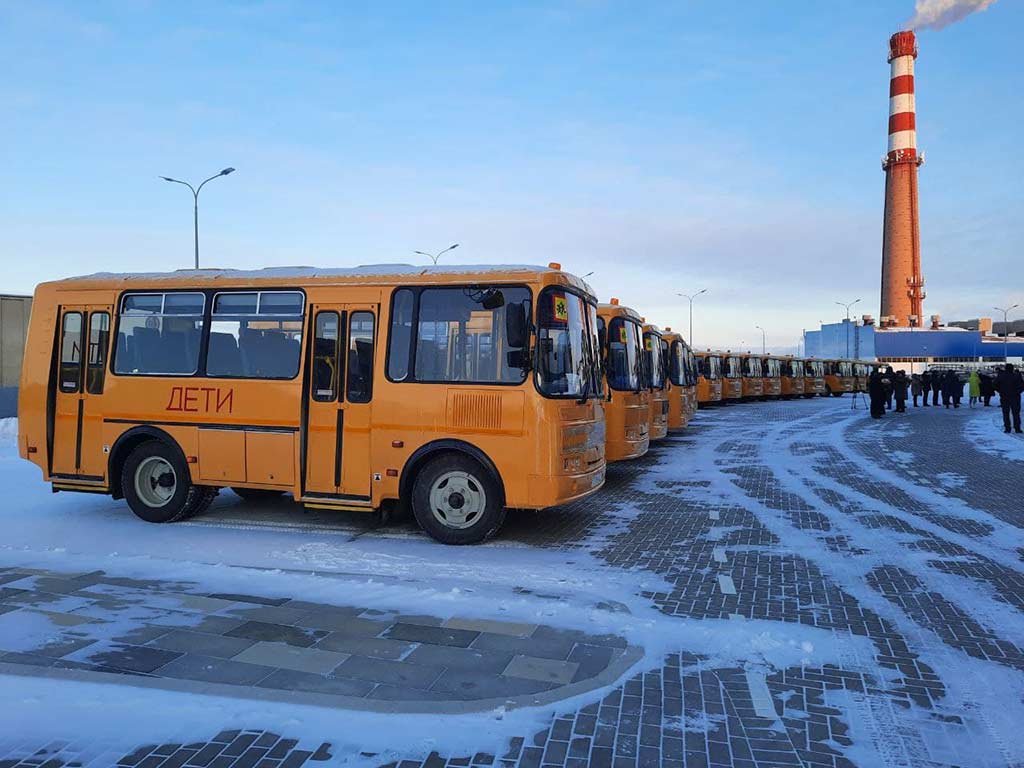 Белгородские школьники и студенты получили ещё 17 новых автобусов