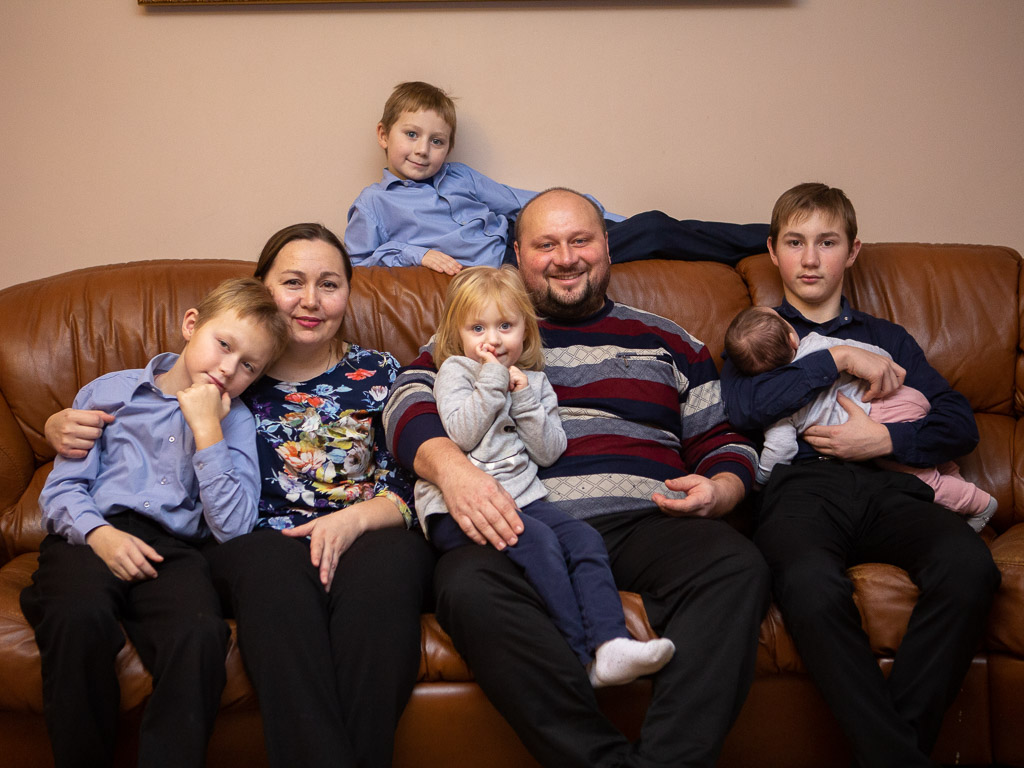Год семьи белгородская область. Многодетная семья. Многодетная семья в России. Многодетная русская семья.