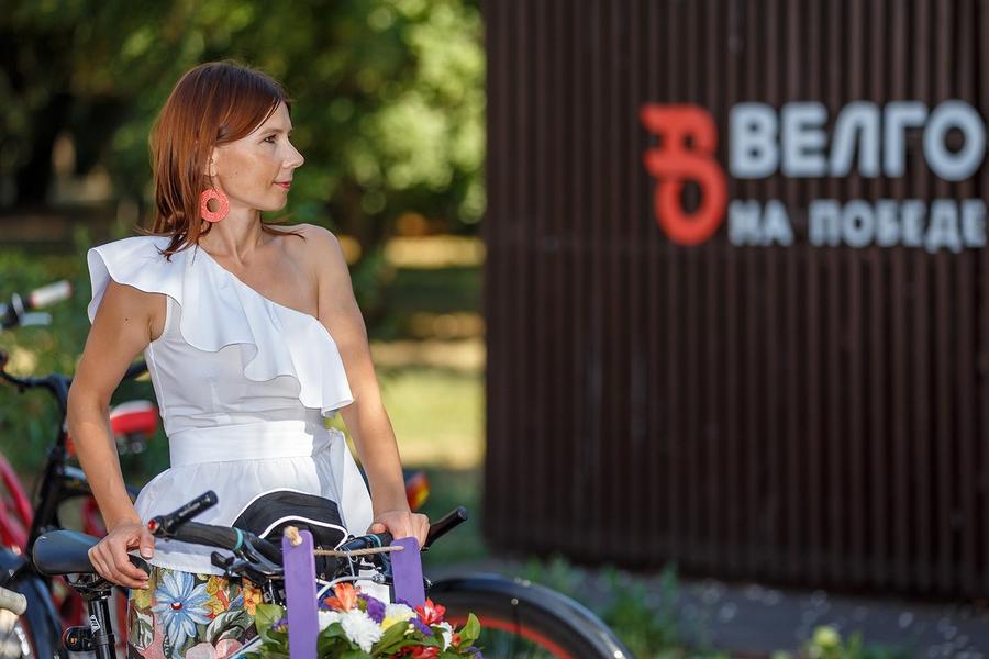 В Белгороде состоялся велодевичник в ретростиле