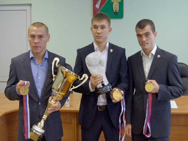 Старооскольцев – чемпионов России по боксу чествовали в родном городе