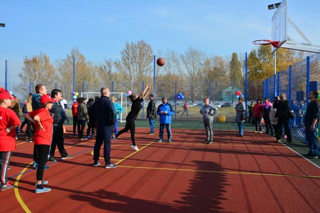 В Прохоровке открыли многофункциональную спортивную площадку