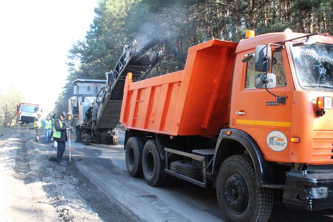 В Чернянском районе ремонтируют главную дорогу